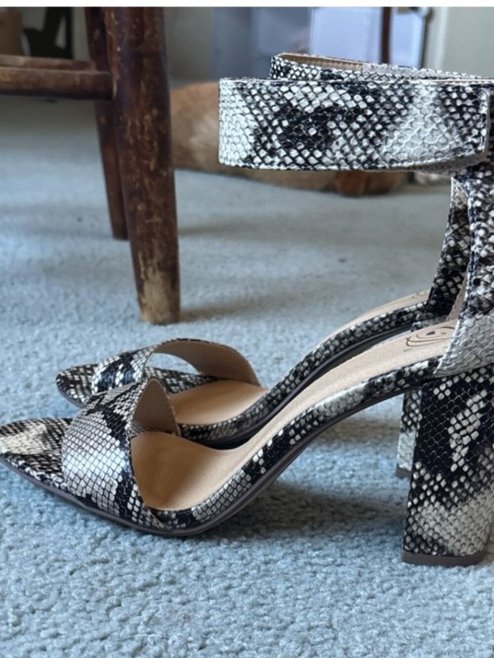 Diva Faux Snakeskin Block Heel Sandals Ankle Strap Black Gray Size 8 NWOT